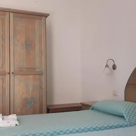 ألجيرو فاكانزي فندق 4*